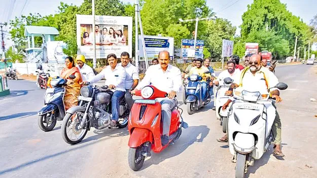 నేతలు, అధికారుల పొదుపు మంత్రం