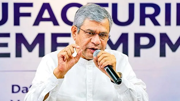 వచ్చే 10-14 నెలల్లో స్వదేశీ డిజైన్‌ మొబైళ్లు 
