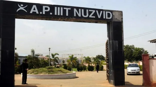 నూజివీడు ట్రిపుల్‌ ఐటీలో ముగ్గురు అధ్యాపకుల సస్పెన్షన్‌