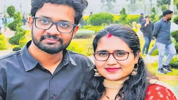 భర్తతో టూర్‌కు వెళ్లి.. విశాఖ టెకీ అనుమానాస్పద మృతి