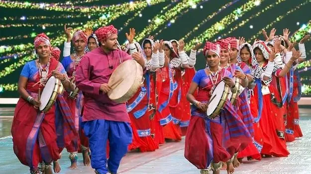 డీజే ఉన్నా.. డప్పు దరువే
