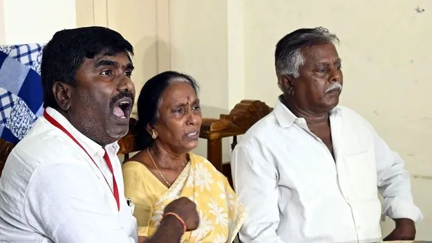 కేసు సీబీఐకి అప్పగించండి