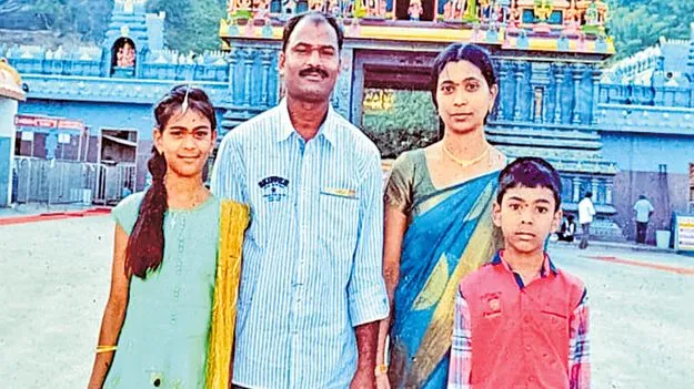ఆన్‌లైన్‌ గేమ్స్‌ ఆడొద్దన్నందుకు కత్తి దూశాడు