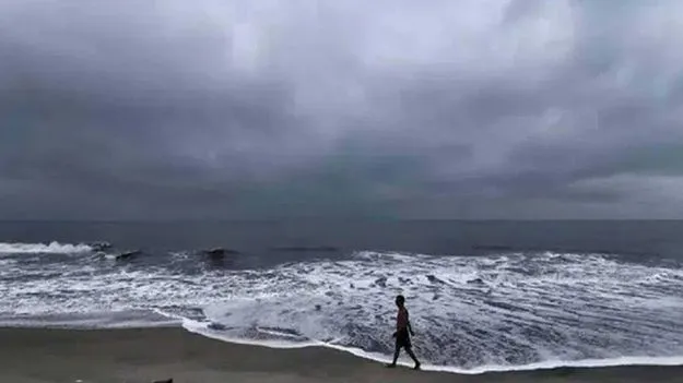 తీరం దాటిన వాయుగుండం