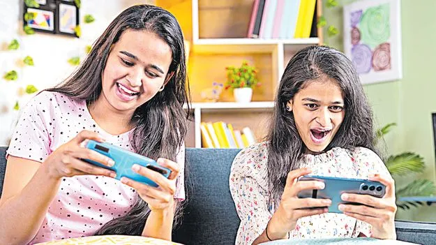 ఆన్‌లైన్‌ గేమింగ్‌ ఉచ్చులో పిల్లలు!
