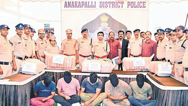 భారీగా గంజాయి పట్టివేత.. విలువ రూ.1.06 కోట్లు