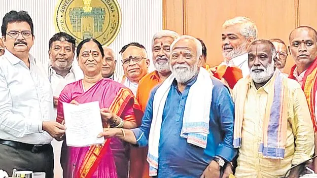 అర్చకులు సంతోషంగా ఉంటేనే భక్తులకు మేలు