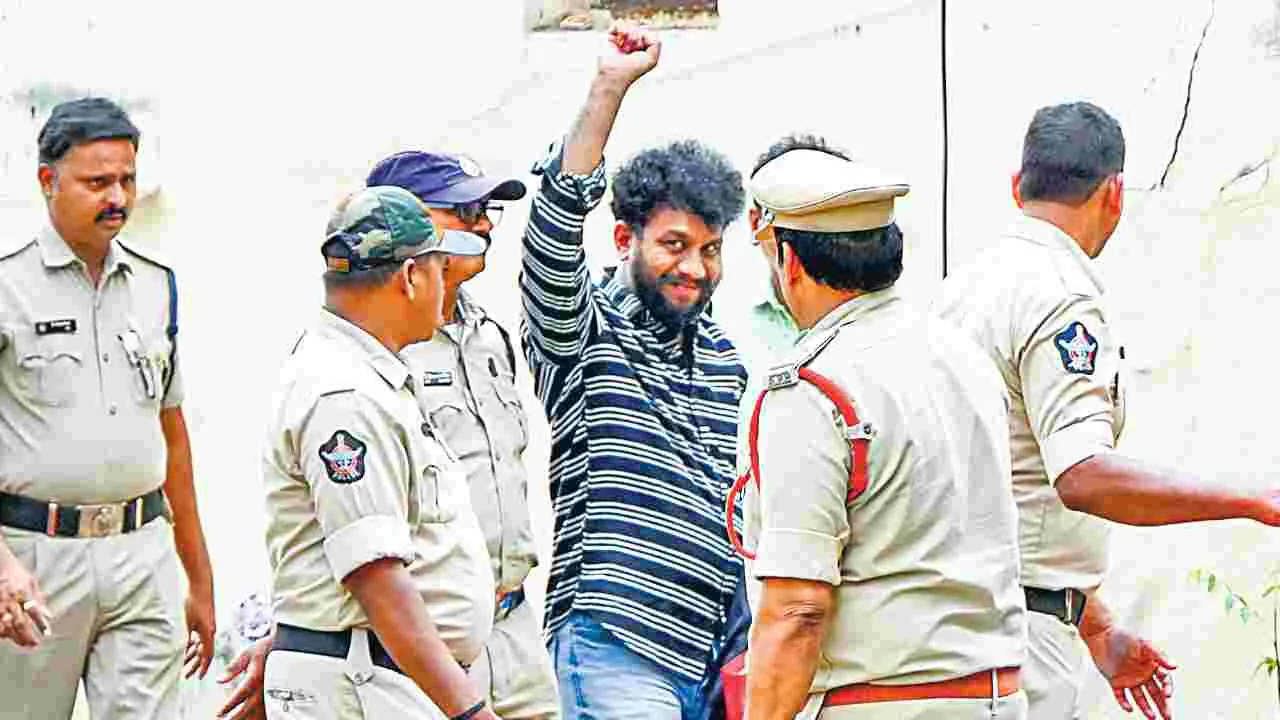 పవన్‌పై అనుచిత వ్యాఖ్యలు.. రావణ్‌పై ‘ఉపా’ కేసు!