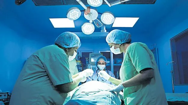 ఆసుపత్రుల్లో సర్జన్ల కొరత 