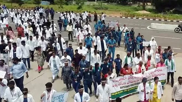 నేటి నుంచి జూనియర్‌ డాక్టర్ల  నిరసనలు 