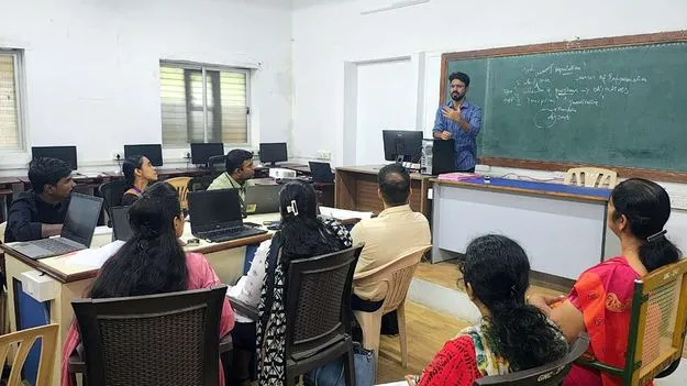 యూనివర్సిటీ పోస్టులకు 5206 దరఖాస్తులు