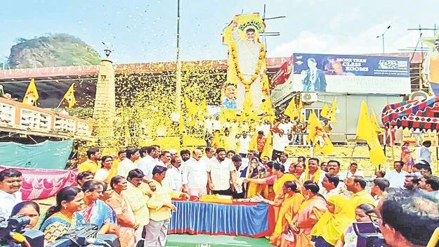 దేశ రాజకీయాల్లో సూపర్‌స్టార్‌ చంద్రబాబు