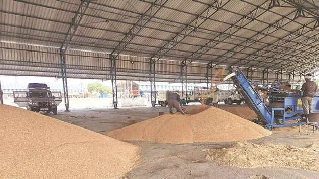 కూల్‌డ్రింక్‌లకు రైతుల నుంచి 200 వసూలు!