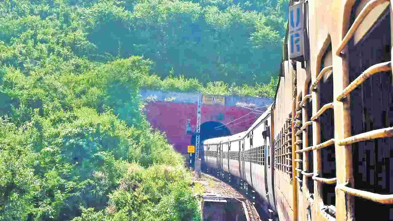 విశాఖ అరకు లోయ రైలు మార్గానికి