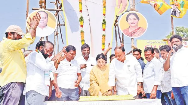 మత్య్సకారుల మధ్య వేమిరెడ్డి సందడి