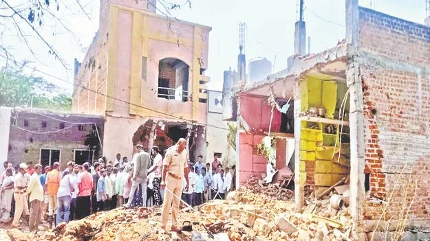 సాయానికి వెళ్లి.. పేలుడుకు బలి