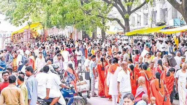శ్రీవారి సర్వదర్శనానికి 14 గంటలు