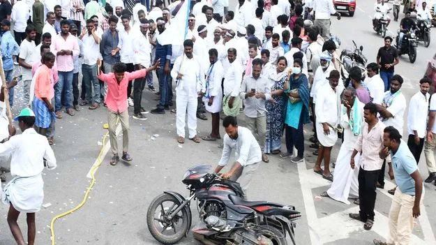 జగన్‌ రాకతో జనాలకు తంటా