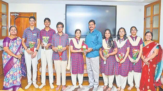 సీబీఎస్ఈ పది ఫలితాల్లో భాష్యం బ్లూమ్స్‌ విజయభేరి