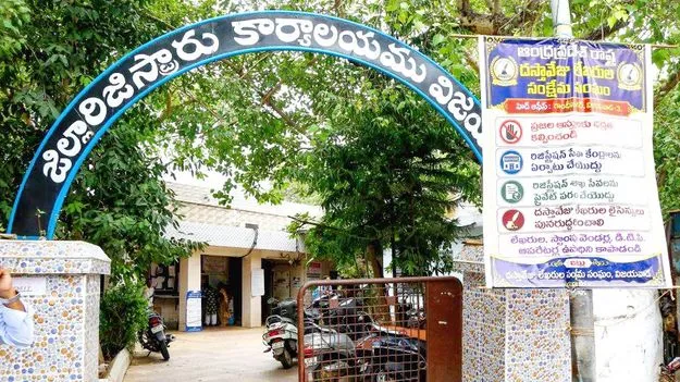 సమ్మె విరమించిన డాక్యుమెంట్‌ రైటర్లు