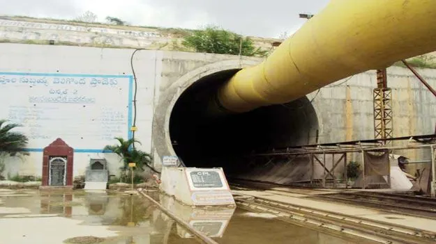 వెలిగొండకు.. నిధులేవీ?