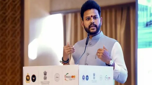 వచ్చే పదేళ్లలో 100 విమానాశ్రయాలు నిర్మిస్తాం 