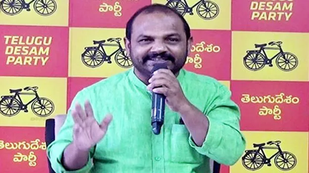 76 అడుగుల బాబు కటౌట్‌పై పుష్పాభిషేకం