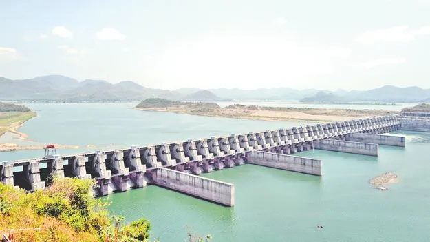 అడ్డంకులు తొలగాలి.. నీరు పారాలి!