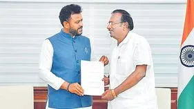 టెట్‌ మినహాయింపుపై చొరవ తీసుకోండి