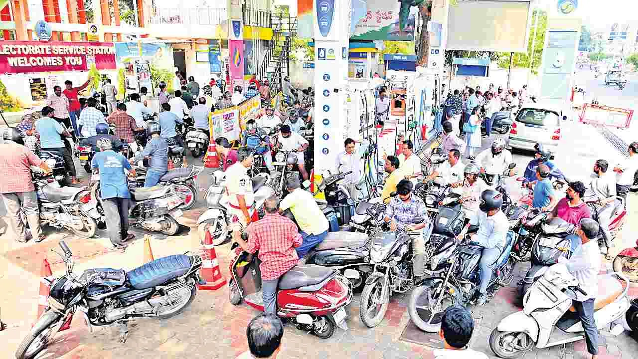 కృత్రిమ కొరత సృష్టిస్తే కఠిన చర్యలు