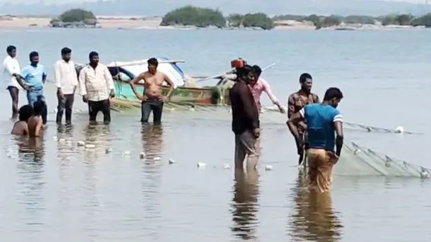 గోదావరిలో గల్లంతైన విద్యార్థుల్లో మరో ఇద్దరి మృతదేహాలు లభ్యం