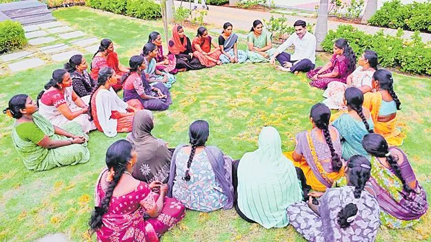 ప్రభుత్వ బడుల బలోపేతమే లక్ష్యం: లోకేశ్‌