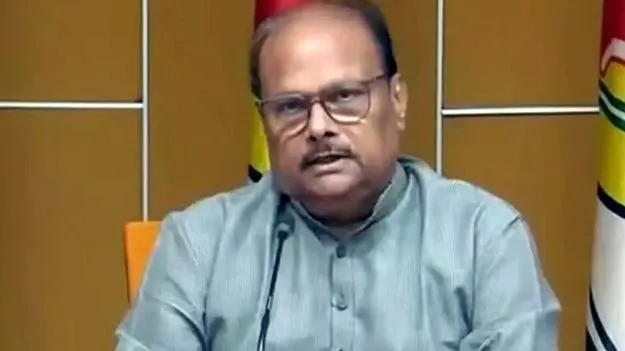 జగన్‌ ఓ ఫ్యాక్షనిస్టు.. రాజారెడ్డి క్రిమినల్‌: యనమల 