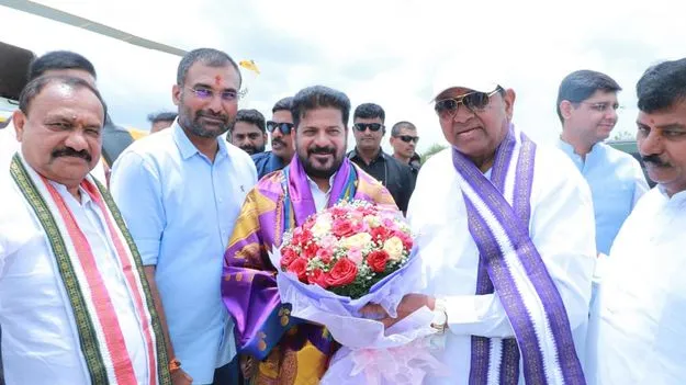 రేవంత్‌ను కలిసిన పోచారం