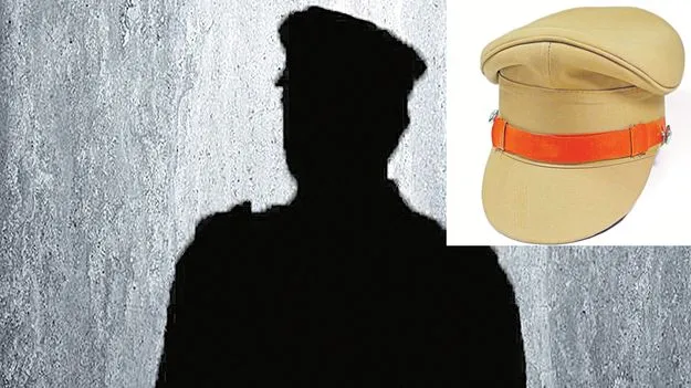ఖాకీ వనంలో గంజాయి మొక్కలు