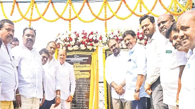 విద్యుత్‌ చార్జీలు మరింత తగ్గించే యోచనలో సీఎం: మంత్రి గొట్టిపాటి