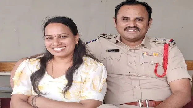 భార్య మరణాన్ని తట్టుకోలేక.. ఎస్సై ఆత్మహత్య