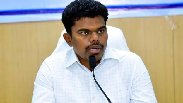 హౌసింగ్‌ ఉద్యోగుల జీతంలో కోత లేదు 