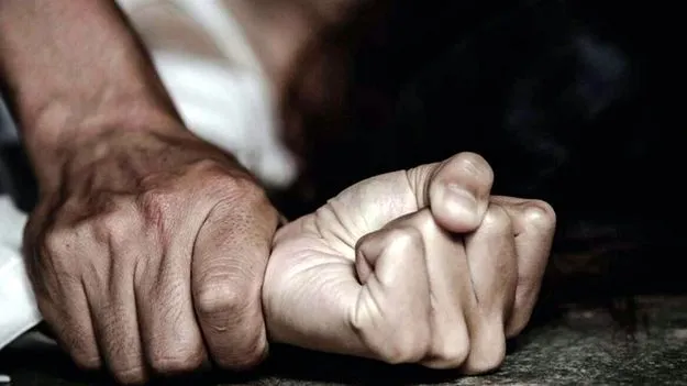 టీచర్‌పై జిమ్‌ ట్రైనర్‌ అఘాయిత్యం