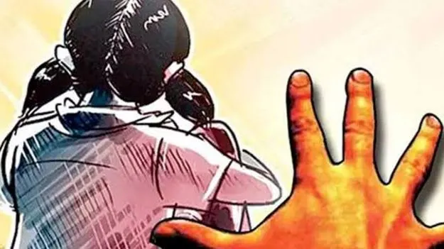 విద్యార్థిని చున్నీ లాగి..!