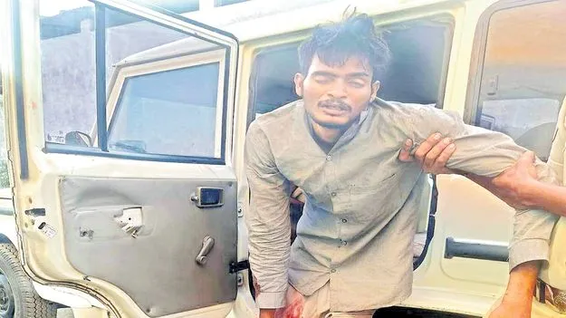 బాలుడి హంతకుడిపై కాల్పులు