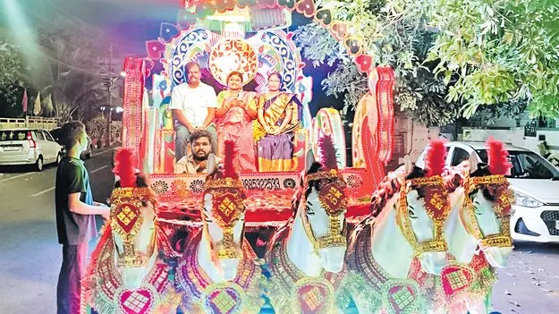 సివిల్స్‌ విజేత హర్షితకు ‘స్వారీ’ స్వాగతం