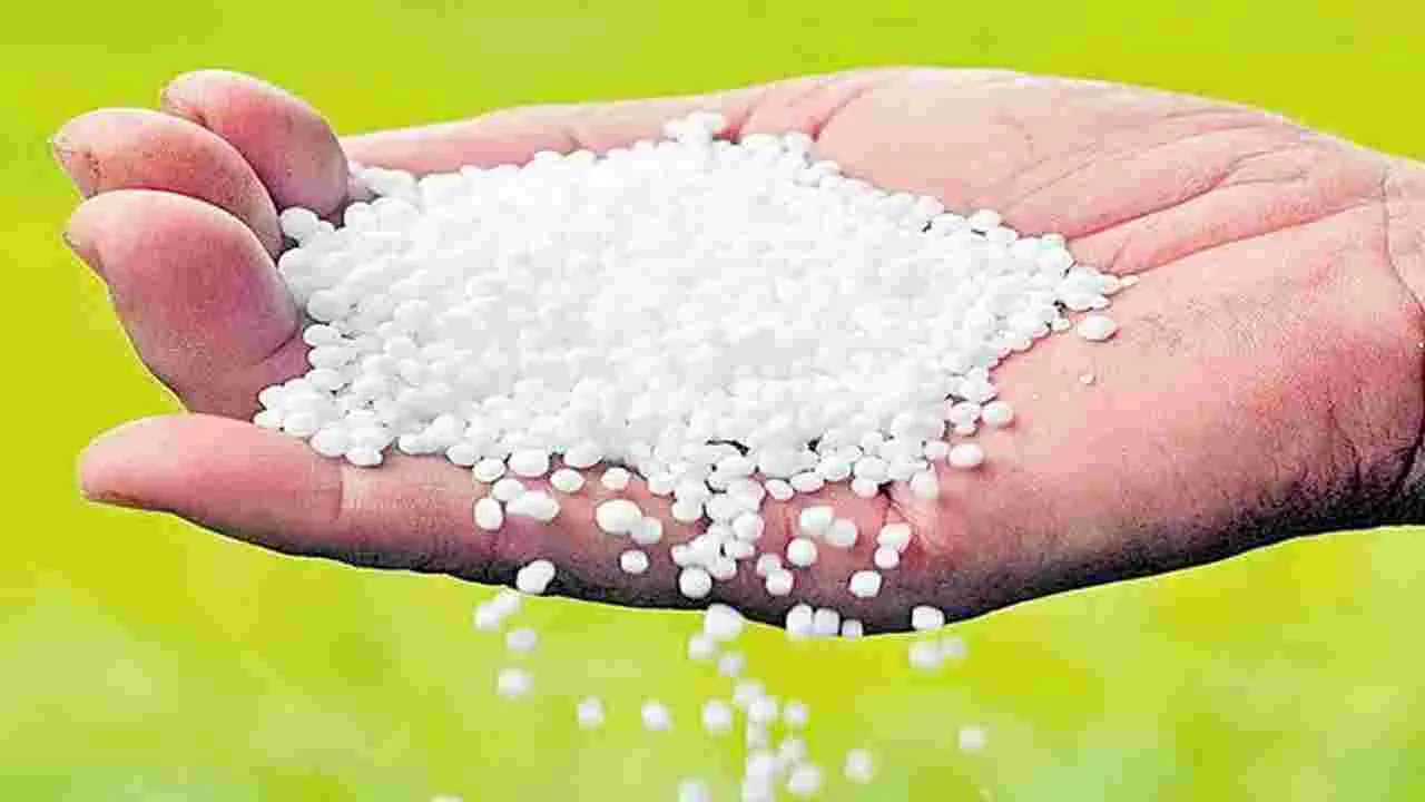 రబీలో తగ్గిన యూరియా వినియోగం