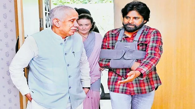 హైదరాబాద్‌లో పవన్‌కు గవర్నర్‌ పరామర్శ
