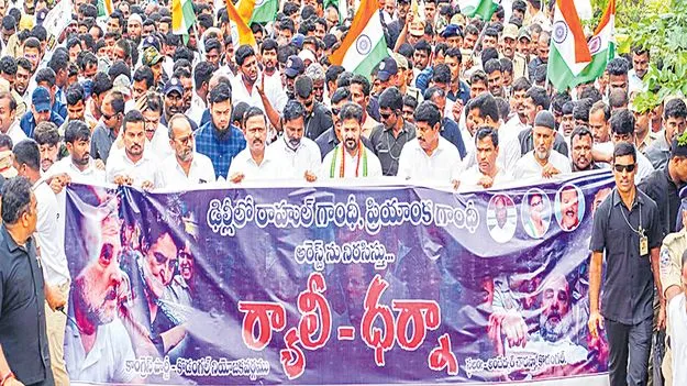గాంధీ, గాడ్సే వారసుల మధ్య పోరు