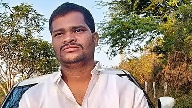 పోలీసుల అదుపులో ఉన్మాది?