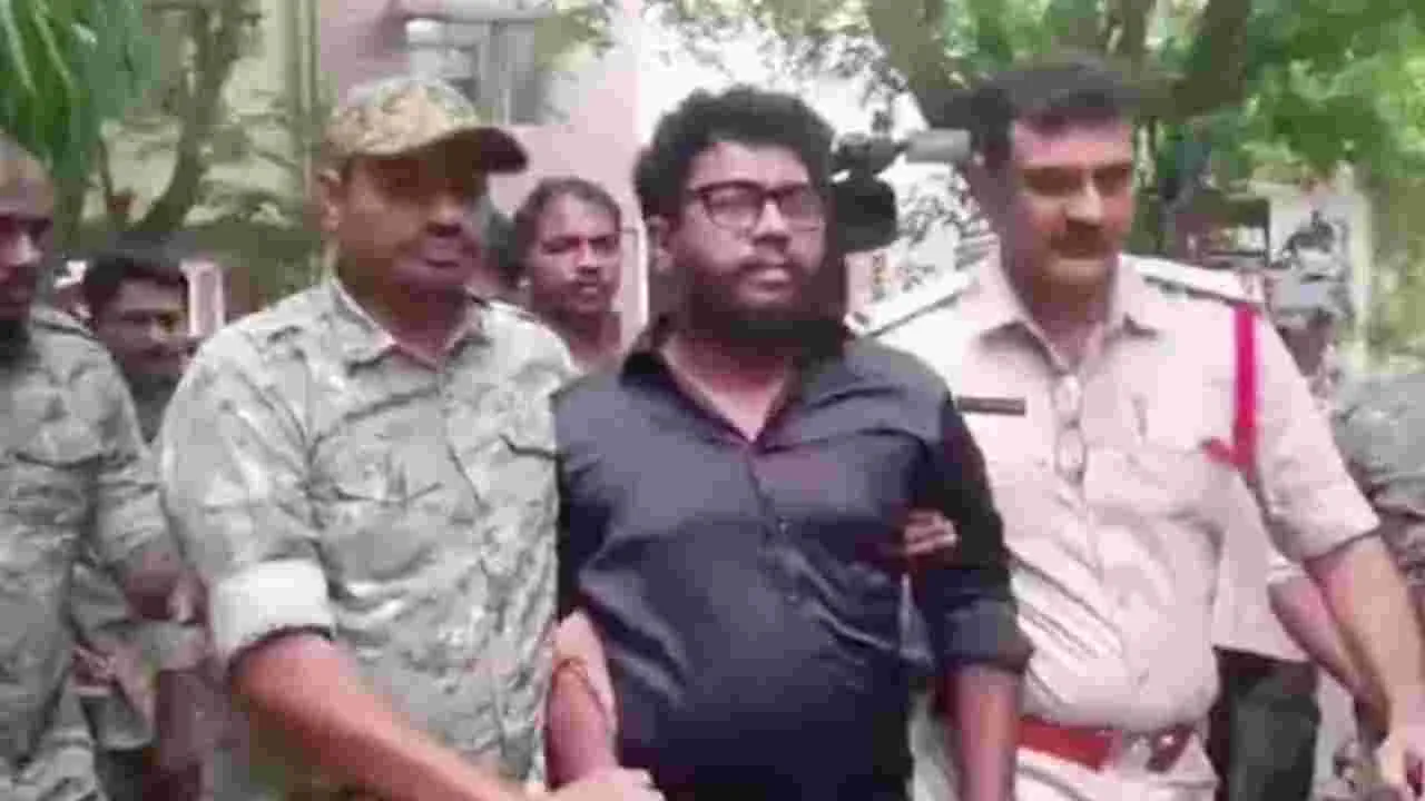 రావణ్‌ బ్యాంకు ఖాతాలు ఫ్రీజ్‌ చేయండి