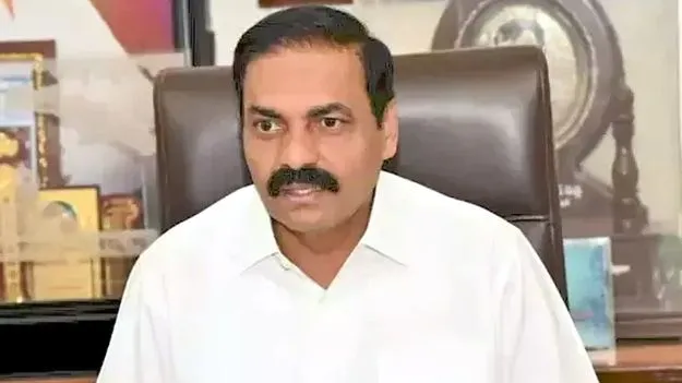 మాజీ మంత్రి కాకాణిపై కేసు 