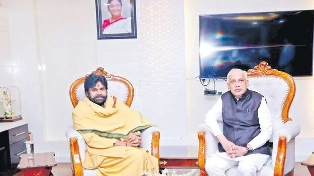 గవర్నర్‌తో డిప్యూటీ సీఎం పవన్‌ భేటీ
