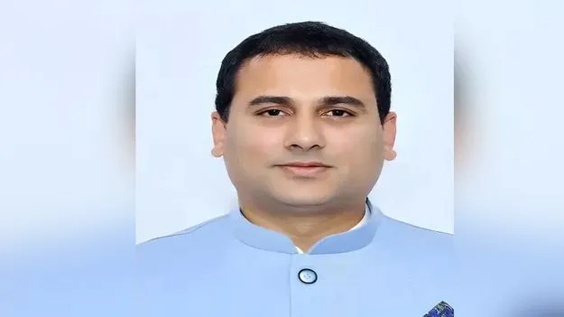 సీఆర్‌డీఏ కమిషనర్‌గా విజయరామరాజు